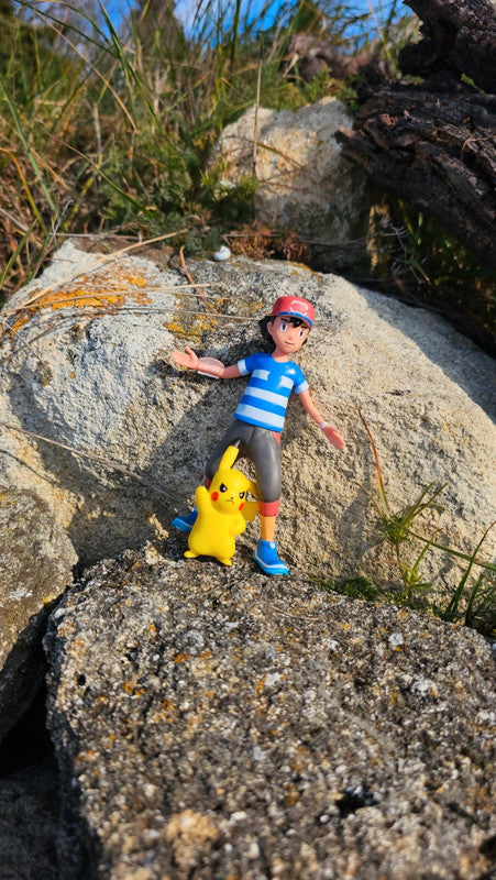 Super figurine Pokemon Nintendo sacha et son pikachu