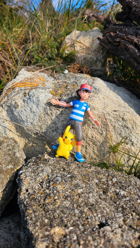 Super figurine Pokemon Nintendo sacha et son pikachu