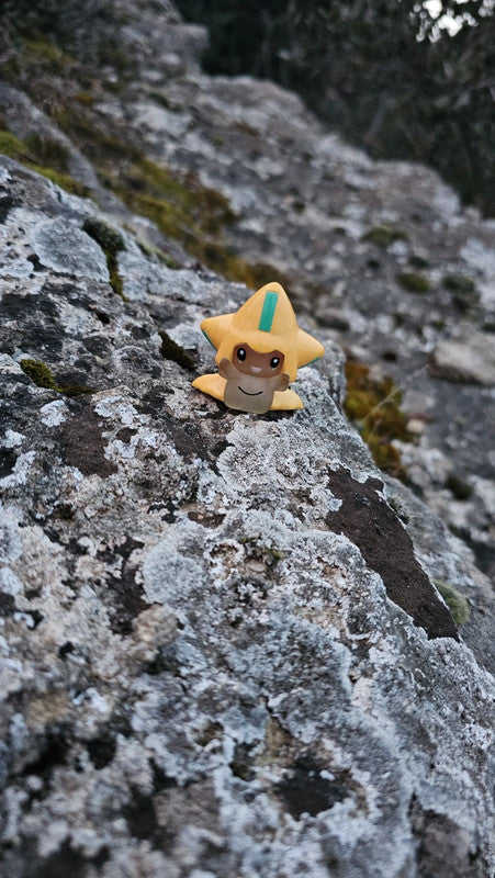 Super figurine Pokemon Nintendo finger puppet jirachi