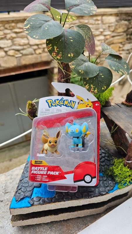 Super figurine Pokemon Nintendo Évoli et lixy neuf