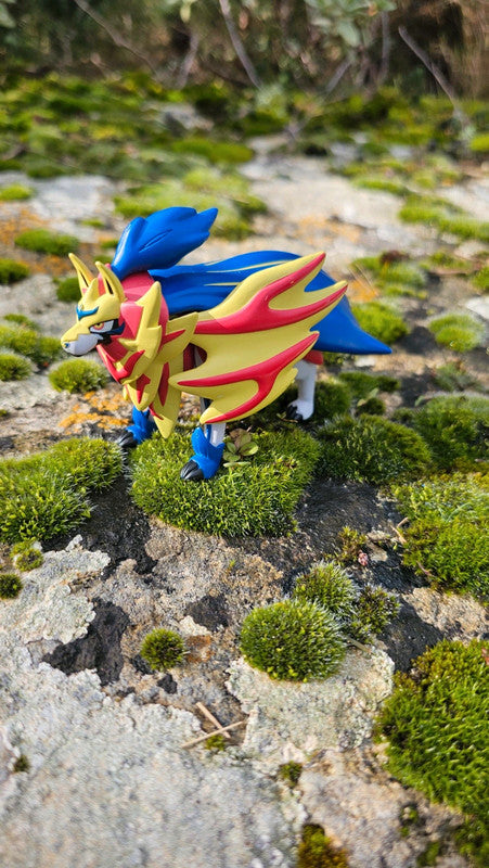 Super figurine Pokemon Nintendo tomy zamazenta