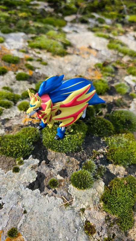 Super figurine Pokemon Nintendo tomy zamazenta