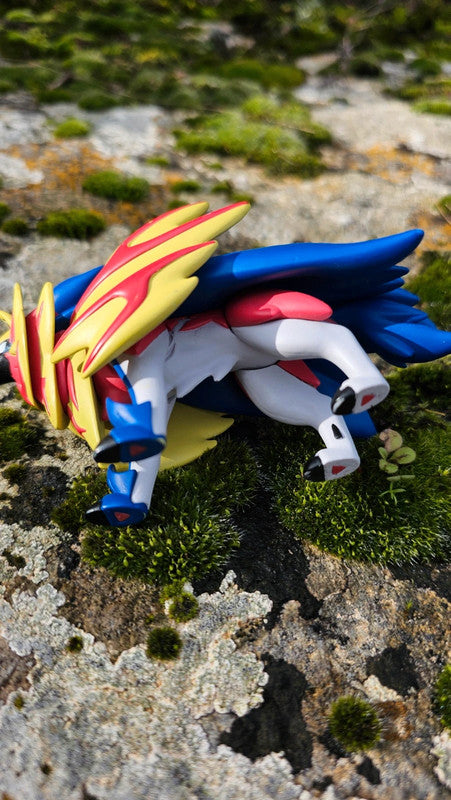 Super figurine Pokemon Nintendo tomy zamazenta