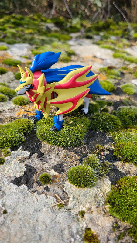 Super figurine Pokemon Nintendo tomy zamazenta