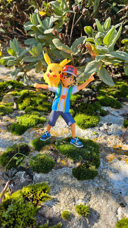 Super figurine Pokemon Nintendo sacha et son pikachu