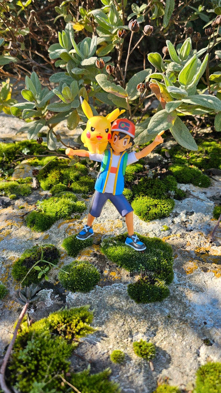 Super figurine Pokemon Nintendo sacha et son pikachu