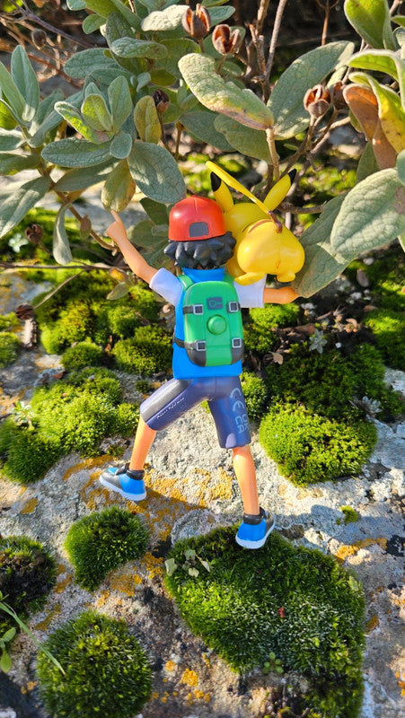 Super figurine Pokemon Nintendo sacha et son pikachu