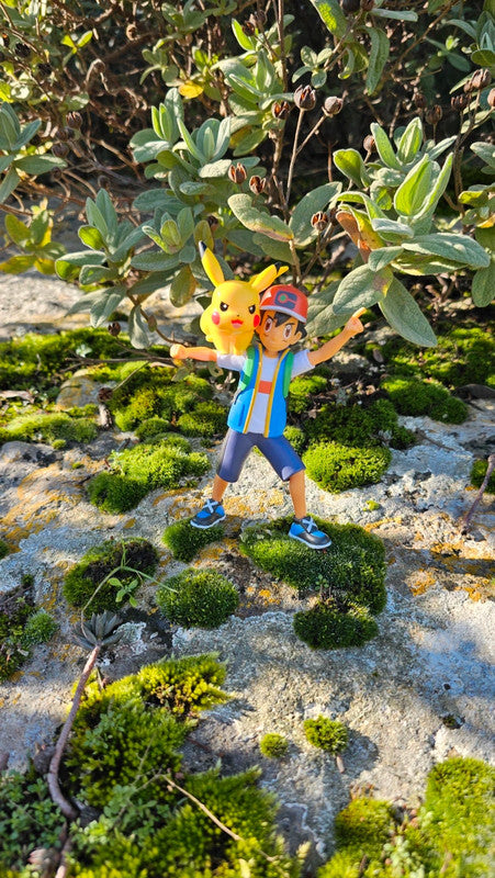 Super figurine Pokemon Nintendo sacha et son pikachu