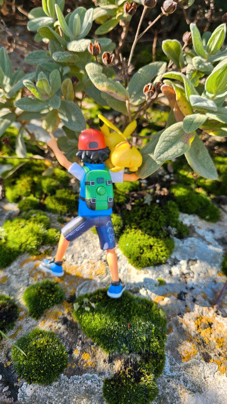 Super figurine Pokemon Nintendo sacha et son pikachu