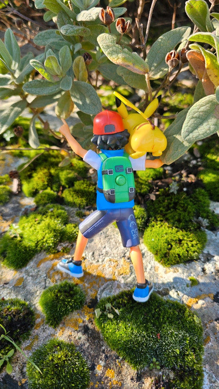 Super figurine Pokemon Nintendo sacha et son pikachu
