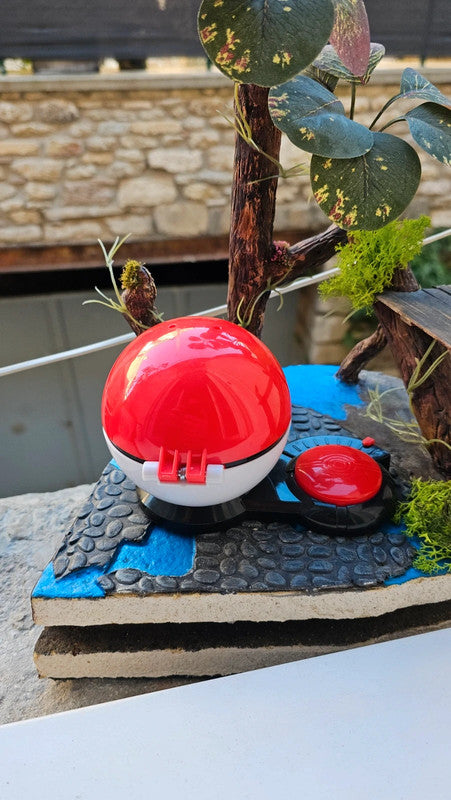 Super figurine Pokemon Nintendo pikachu avec ca pokeball attaché