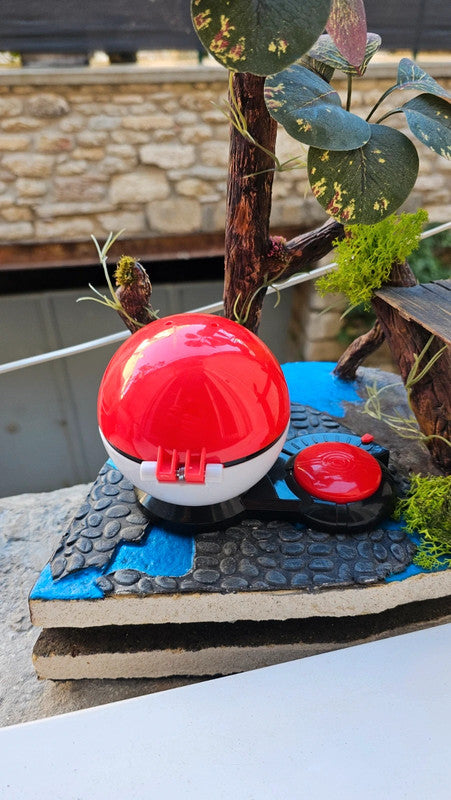 Super figurine Pokemon Nintendo pikachu avec ca pokeball attaché