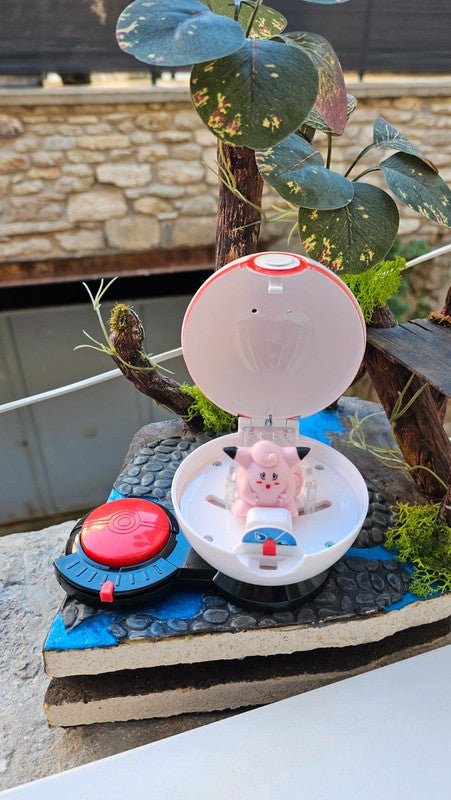 Super figurine Pokemon Nintendo melofee avec ca pokeball attaché