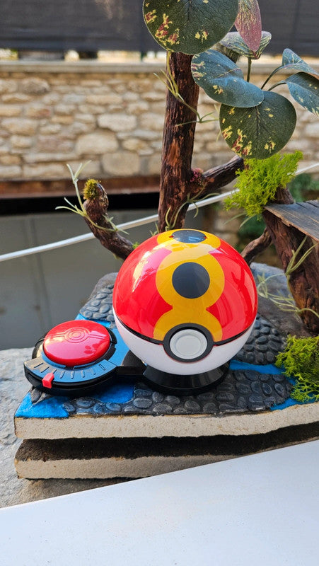 Super figurine Pokemon Nintendo pikachu avec ca pokeball attaché