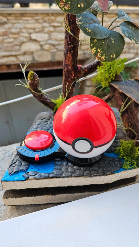 Super figurine Pokemon Nintendo Évoli avec ca pokeball attaché