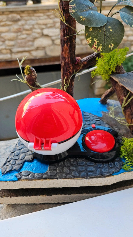 Super figurine Pokemon Nintendo Évoli avec ca pokeball attaché
