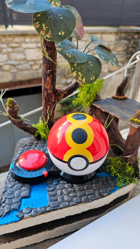 Super figurine Pokemon Nintendo Pandespiègle avec ca pokeball attaché