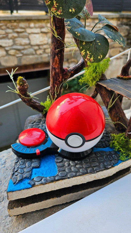 Super figurine Pokemon Nintendo mimiqui avec ca pokeball attaché