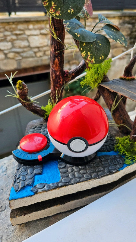 Super figurine Pokemon Nintendo mimiqui avec ca pokeball attaché