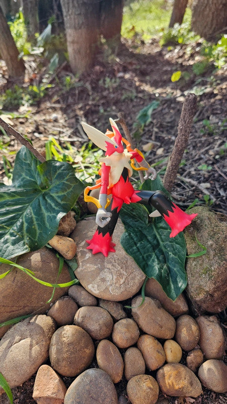 Super figurine Pokemon Nintendo Mega-Brasegali