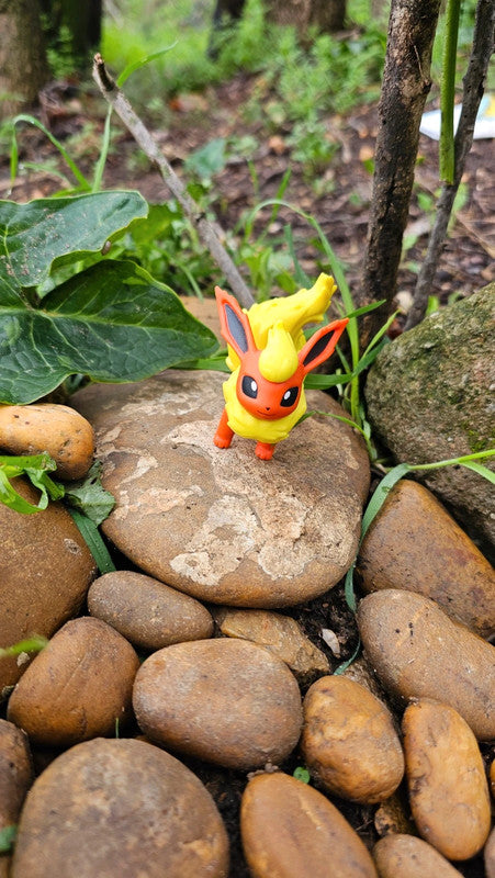 Super figurine Pokemon Nintendo tomy pyroli