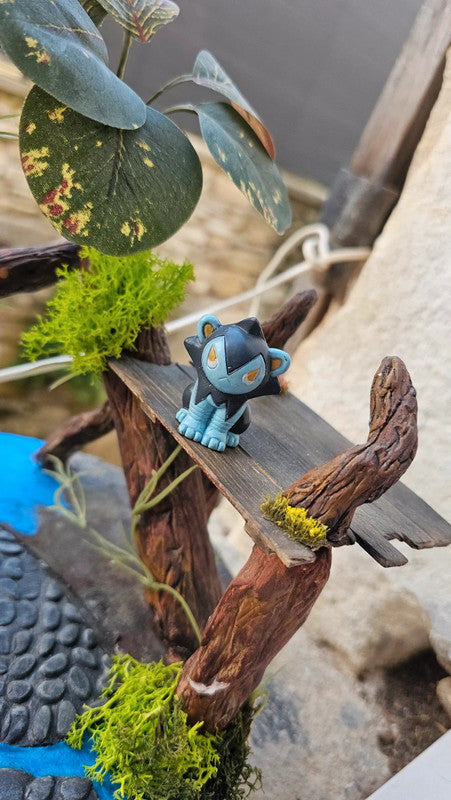 Super figurine Pokemon luxio