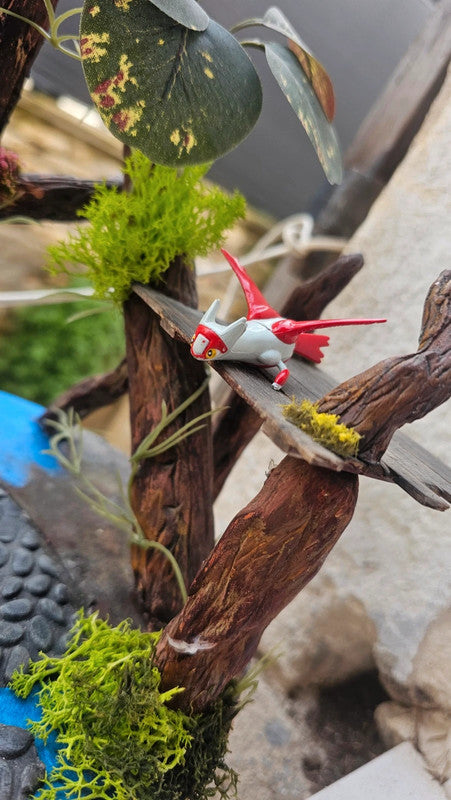 Super figurine Pokemon Nintendo tomy latias