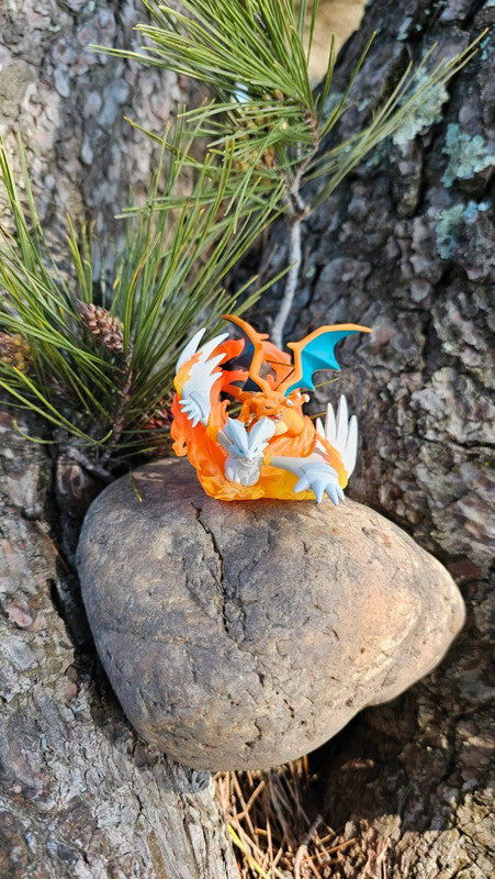 Super figurine Pokemon Nintendo Dracaufeu et Reshiram
