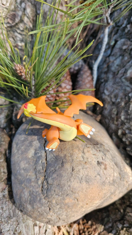 Super figurine Pokemon Nintendo tomy Dracaufeu