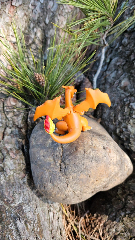 Super figurine Pokemon Nintendo tomy Dracaufeu