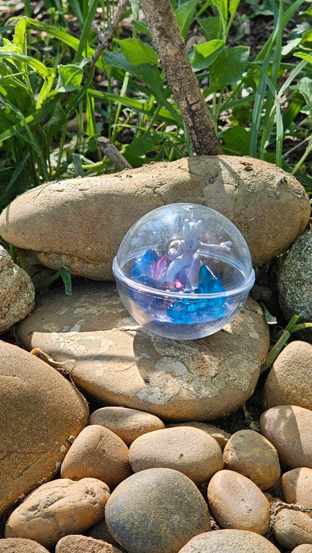 Super figurine Pokemon Nintendo style terrarium Mewtwo