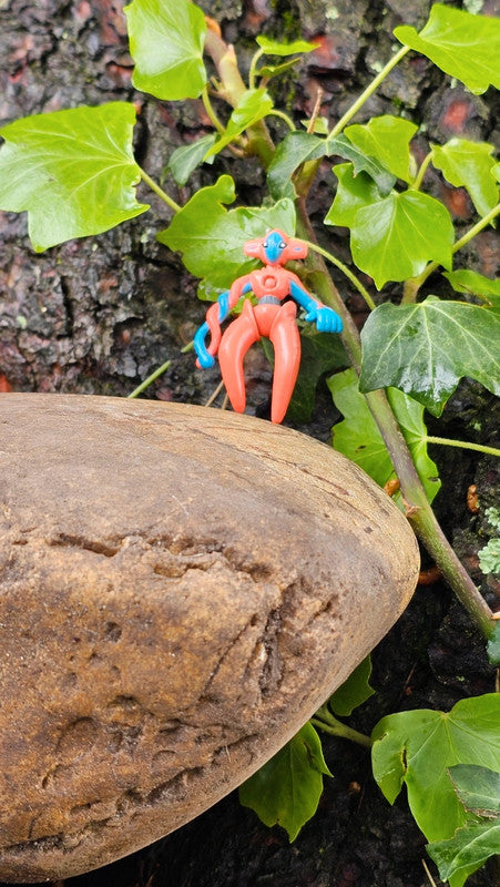 Super figurine Pokemon deoxys