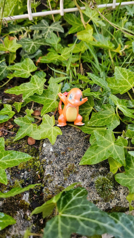 Super figurine Pokemon Nintendo Salameche effet brillant