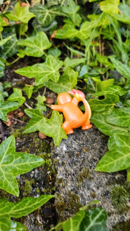 Super figurine Pokemon Nintendo Salameche effet brillant