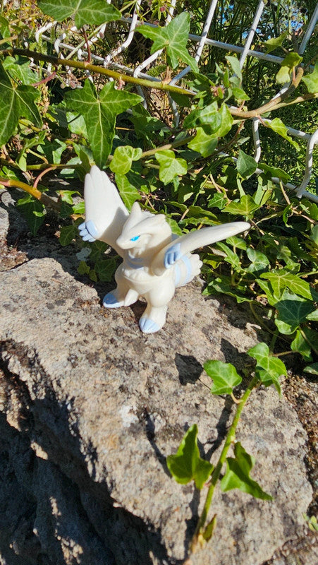 Super figurine Pokemon Nintendo Reshiram