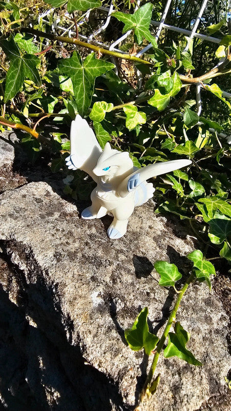 Super figurine Pokemon Nintendo Reshiram