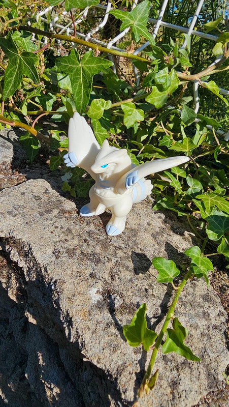 Super figurine Pokemon Nintendo Reshiram