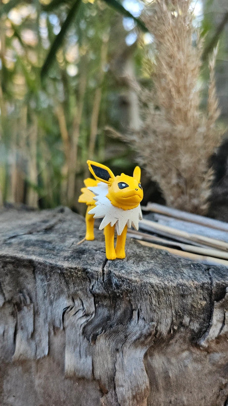 Super figurine Pokemon Nintendo tomy voltali