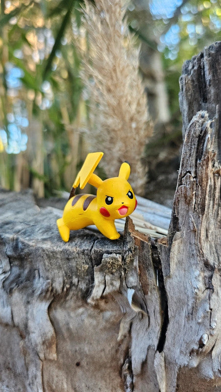 Super figurine Pokemon Nintendo tomy pikachu