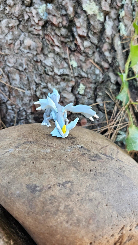 Super figurine Pokemon Nintendo tomy Kyurem