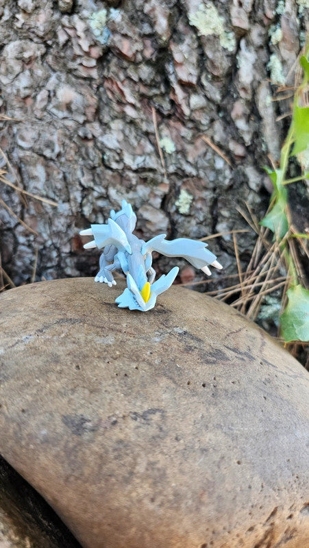 Super figurine Pokemon Nintendo tomy Kyurem