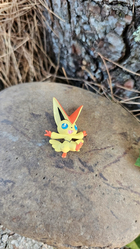 Super figurine Pokemon Nintendo victini