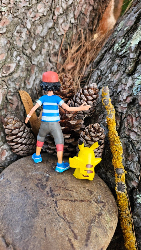 Super figurine Pokemon Nintendo sacha et son pikachu