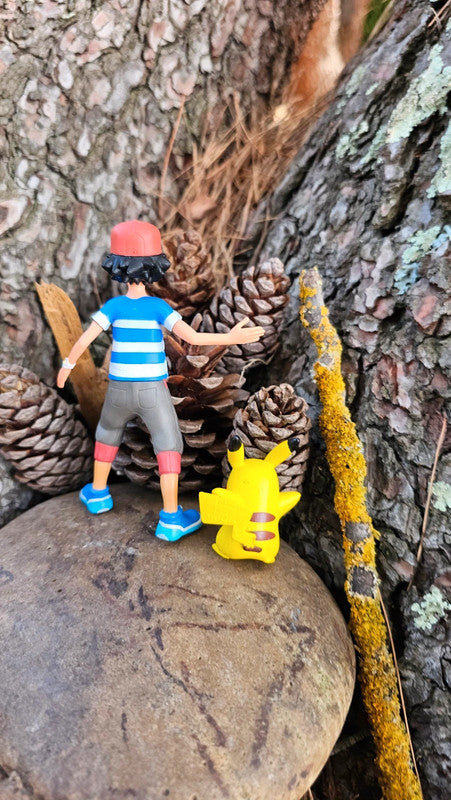 Super figurine Pokemon Nintendo sacha et son pikachu