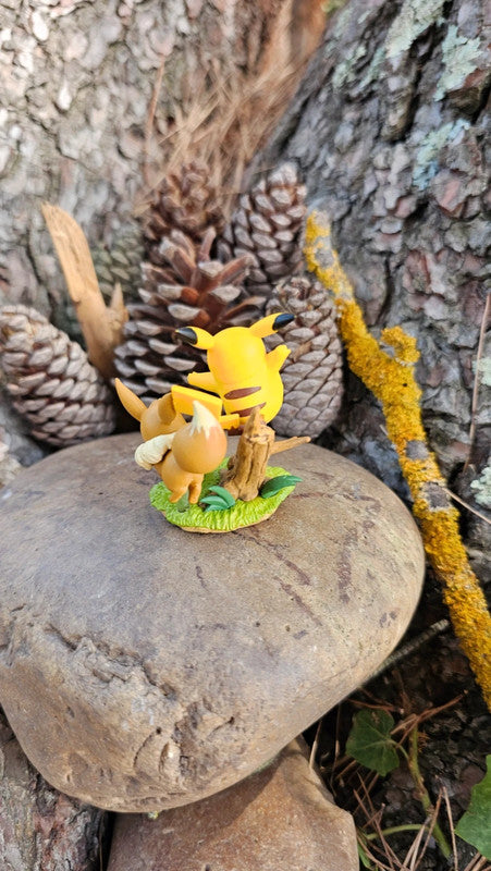 Super figurine Pokemon Nintendo pikachu et Évoli
