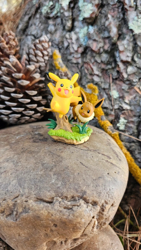 Super figurine Pokemon Nintendo pikachu et Évoli