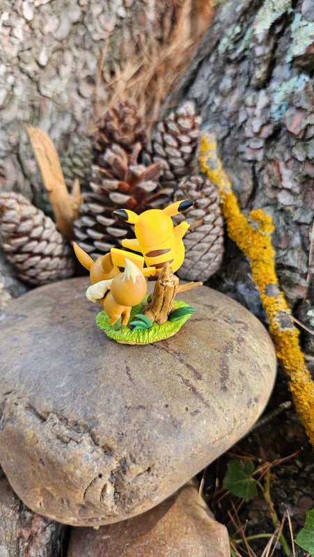 Super figurine Pokemon Nintendo pikachu et Évoli