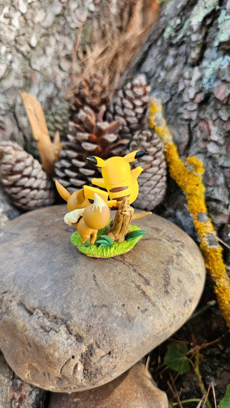 Super figurine Pokemon Nintendo pikachu et Évoli