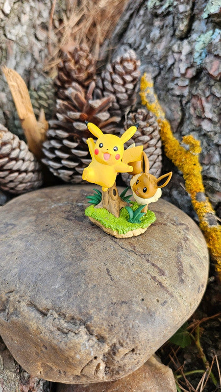 Super figurine Pokemon Nintendo pikachu et Évoli