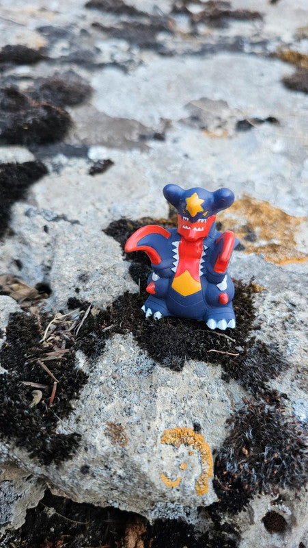 Super figurine Pokemon Nintendo finger puppet mega-carchacrok